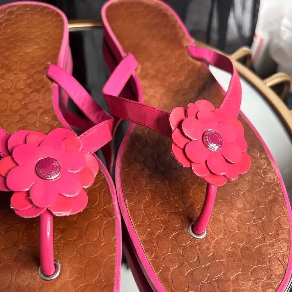 Coach Lindy Flower Sandals - Picture 3 of 6
